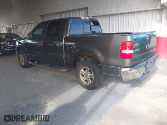 2005 Ford F-150 XLT z VIN 1FTPW14585KF04364, wystawiony jako IAAI lot #42638141 z przebiegiem 172 244 mil mil oraz . Historia ofert i sprzedaży dostępna na DreamBid. Obrazek 3.