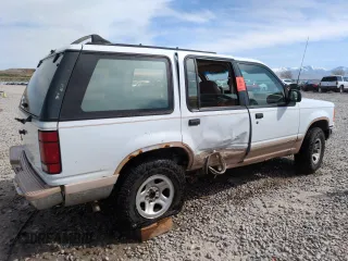 1992 Ford Explorer Eddie Bauer with VIN 1FMDU34X2NUE11927, listed as a Copart auction lot 52094875 with 53,449 mi miles and Salvage title. Bid and sale history available at DreamBid. Image 3.