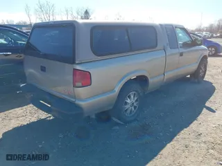 2003 GMC Sonoma SLS with VIN 1GTDT19X038247958, listed as a IAAI auction lot 42005992 with 134,857 mi miles. Bid and sale history available at carsss.com. Image 4.