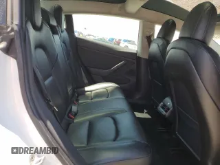 2019 Tesla Model 3 Mid Range z VIN 5YJ3E1EA3KF402556, wystawiony jako Copart lot #56212875 z przebiegiem 89 022 mil mil oraz Szkoda całkowita • Salvage title. Historia ofert i sprzedaży dostępna na DreamBid. Obrazek 10.