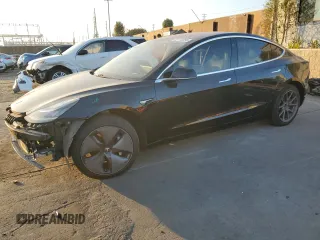 2019 Tesla Model 3 Mid Range z VIN 5YJ3E1EA8KF306096, wystawiony jako Copart lot #82712354 z przebiegiem 170 775 mil mil oraz Szkoda całkowita • Salvage title. Historia ofert i sprzedaży dostępna na DreamBid. Obrazek 1.