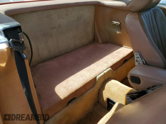 1986 Mercedes-Benz 560 SL z VIN WDBBA48D3GA038202, wystawiony jako Copart lot #60146945 z przebiegiem 219 226 mil mil oraz Czysty tytuł • Clean title. Historia ofert i sprzedaży dostępna na DreamBid. Obrazek 10.