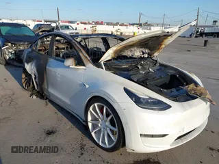 2022 Tesla Model Y Performance z VIN 7SAYGDEF5NF493205, wystawiony jako IAAI lot #41860645 z przebiegiem Nie podano mil oraz . Historia ofert i sprzedaży dostępna na DreamBid. Obrazek 1.