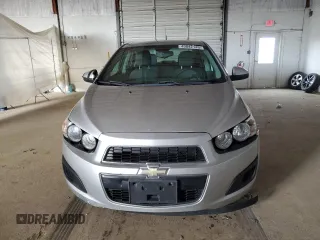 2012 Chevrolet Sonic LT z VIN 1G1JD5SH0C4160507, wystawiony jako Copart lot #49842145 z przebiegiem 134 777 mil mil oraz Czysty tytuł • Clean title. Historia ofert i sprzedaży dostępna na DreamBid. Obrazek 5.