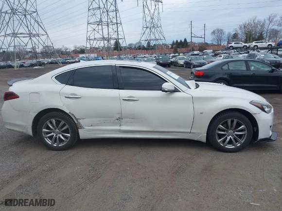 2016 Infiniti Q70 with VIN JN1BY1AR8GM270331, listed as a IAAI auction lot 41497630 with 93,922 mi miles. Bid and sale history available at carsss.com. Image 13.