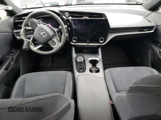 2023 Lexus RZ 450e Premium z VIN JTJAAAAB0PA016532, wystawiony jako Copart lot #39689614 z przebiegiem 4108 mil mil oraz . Historia ofert i sprzedaży dostępna na DreamBid. Obrazek 8.