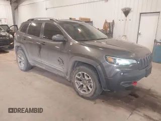 2020 Jeep Cherokee Trailhawk z VIN 1C4PJMBX8LD627104, wystawiony jako IAAI lot #41493732 z przebiegiem 46 463 mil mil oraz . Historia ofert i sprzedaży dostępna na DreamBid. Obrazek 1.