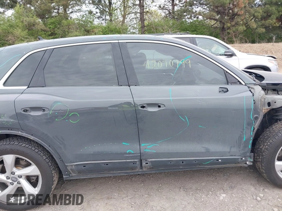 2020 Audi Q3 Premium z VIN WA1AECF36L1083306, wystawiony jako IAAI lot #42070799 z przebiegiem 47 610 mil mil oraz . Historia ofert i sprzedaży dostępna na DreamBid. Obrazek 14.