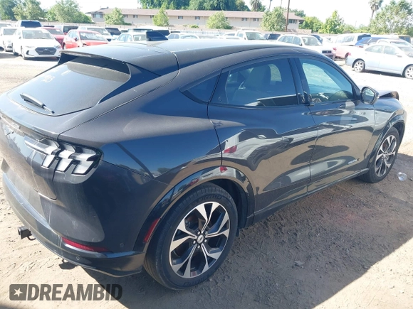 2022 Ford Mustang Mach-E Premium z VIN 3FMTK3SU4NMA23838, wystawiony jako IAAI lot #40509920 z przebiegiem Nie podano mil oraz . Historia ofert i sprzedaży dostępna na DreamBid. Obrazek 4.