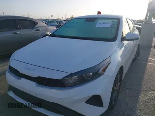 2023 Kia Forte LXS z VIN 3KPF24AD6PE539124, wystawiony jako IAAI lot #41946697 z przebiegiem 57 512 mil mil oraz . Historia ofert i sprzedaży dostępna na DreamBid. Obrazek 18.