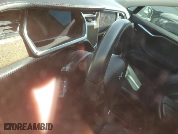 2013 Tesla Model S с VIN 5YJSA1CN5DFP05936, выставлен на аукционе Copart как лот 51831795 с пробегом Не указан миль и Списание • Salvage title. История ставок и продаж доступна на DreamBid. Изображение 9.
