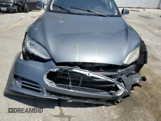 2014 Tesla Model S 60 z VIN 5YJSA1H13EFP36058, wystawiony jako Copart lot #57041725 z przebiegiem Nie podano mil oraz Szkoda całkowita • Salvage title. Historia ofert i sprzedaży dostępna na DreamBid. Obrazek 11.