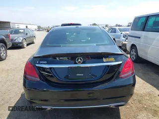 2019 Mercedes-Benz C 300 z VIN 55SWF8DB4KU309251, wystawiony jako IAAI lot #42391572 z przebiegiem 28 757 mil mil oraz . Historia ofert i sprzedaży dostępna na DreamBid. Obrazek 16.