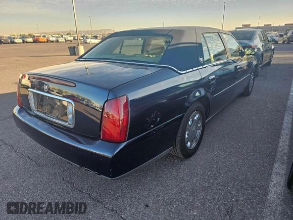 2004 Cadillac DeVille z VIN 1G6KD54Y64U133194, wystawiony jako Copart lot #82262914 z przebiegiem 148 721 mil mil oraz Czysty tytuł • Clean title. Historia ofert i sprzedaży dostępna na DreamBid. Obrazek 4.