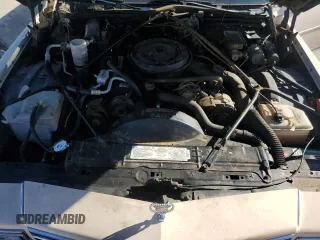 1988 Cadillac Brougham z VIN 1G6DW51Y9J9710161, wystawiony jako Copart lot #87093424 z przebiegiem 59 519 mil mil oraz Tytuł czysty. Historia ofert i sprzedaży dostępna na DreamBid. Obrazek 11.