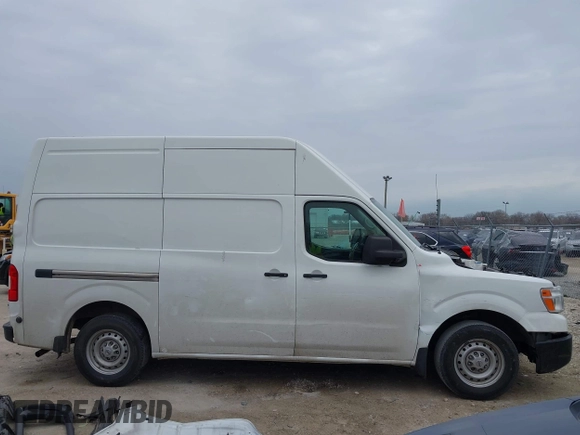 2018 Nissan NV Cargo S z VIN 1N6BF0LY0JN807791, wystawiony jako IAAI lot #41868591 z przebiegiem 128 813 mil mil oraz . Historia ofert i sprzedaży dostępna na DreamBid. Obrazek 14.