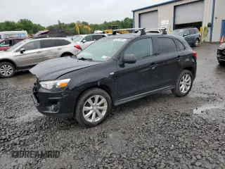 2015 Mitsubishi Outlander ES z VIN 4A4AR3AU7FE016553, wystawiony jako Copart lot #60127095 z przebiegiem 72 705 mil mil oraz Szkoda całkowita • Salvage title. Historia ofert i sprzedaży dostępna na DreamBid. Obrazek 1.