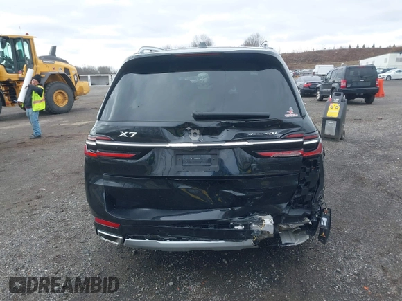 2025 BMW X7 xDrive40i z VIN 5UX23EM01S9Y67220, wystawiony jako IAAI lot #41722504 z przebiegiem 7 522 mil mil oraz . Historia ofert i sprzedaży dostępna na DreamBid. Obrazek 16.