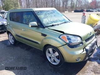 2010 Kia Soul + with VIN KNDJT2A25A7079729, listed as a IAAI auction lot 41882189 with 146,367 mi miles. Bid and sale history available at carsss.com. Image 1.