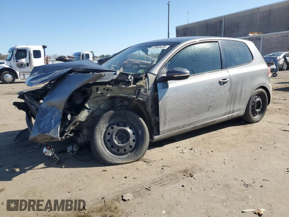 2012 Volkswagen Golf z VIN WVWBB7AJ2CW259982, wystawiony jako Copart lot #47680435 z przebiegiem 154 381 mil mil oraz Szkoda całkowita • Salvage title. Historia ofert i sprzedaży dostępna na DreamBid. Obrazek 1.