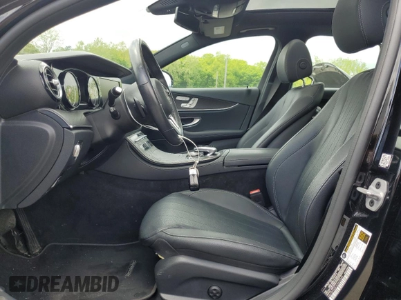 2019 Mercedes-Benz E 300 с VIN WDDZF4KB1KA639339, выставлен на аукционе Copart как лот 56724695 с пробегом 27 003 миль миль и Списание • Salvage title. История ставок и продаж доступна на DreamBid. Изображение 7.