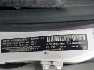 2019 Alfa Romeo Giulia z VIN ZARFAMAN6K7598202, wystawiony jako Copart lot #50883345 z przebiegiem Nie podano mil oraz Szkoda całkowita • Salvage title. Historia ofert i sprzedaży dostępna na DreamBid. Obrazek 14.