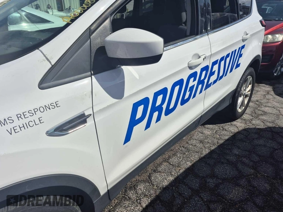 2019 Ford Escape SE z VIN 1FMCU0GD5KUC07713, wystawiony jako IAAI lot #42524778 z przebiegiem 86 392 mil mil oraz . Historia ofert i sprzedaży dostępna na DreamBid. Obrazek 25.