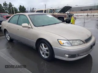2001 Lexus ES 300 with VIN JT8BF28G210316181, listed as a IAAI auction lot 41562802 with 165,936 mi miles. Bid and sale history available at carsss.com. Image 1.