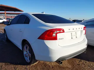 2013 Volvo S60 T5 Premier z VIN YV1612FS8D2207610, wystawiony jako IAAI lot #41752739 z przebiegiem Nie podano mil oraz . Historia ofert i sprzedaży dostępna na DreamBid. Obrazek 3.