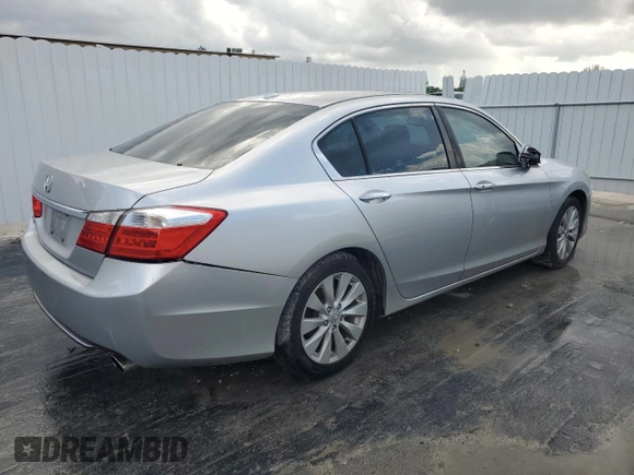 2014 Honda Accord Sedan EX-L with VIN 1HGCR2F88EA066682, listed as a Copart auction lot 71358384 with 152,489 mi miles and Clean Title. Bid and sale history available at carsss.com. Image 3.