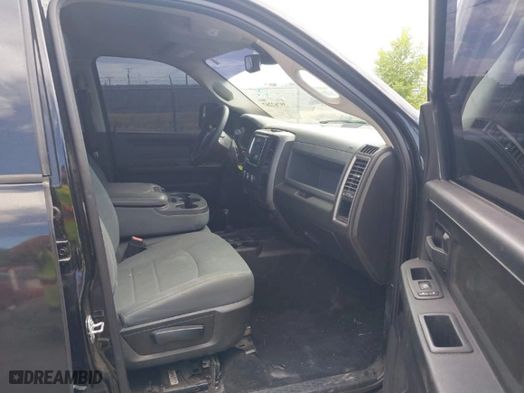 2018 Ram 2500 Tradesman with VIN 3C6UR5CL5JG359438, listed as a IAAI auction lot 39767267 with 148,103 mi miles. Bid and sale history available at carsss.com. Image 5.