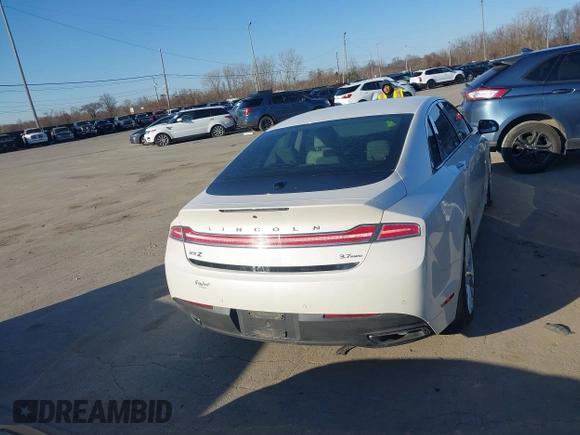 2016 Lincoln MKZ z VIN 3LN6L2JK8GR624664, wystawiony jako IAAI lot #41774444 z przebiegiem 106 695 mil mil oraz . Historia ofert i sprzedaży dostępna na DreamBid. Obrazek 16.