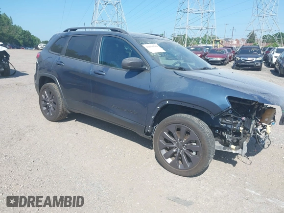 2021 Jeep Cherokee Latitude Lux z VIN 1C4PJMMX8MD205199, wystawiony jako IAAI lot #42556584 z przebiegiem 32 787 mil mil oraz . Historia ofert i sprzedaży dostępna na DreamBid. Obrazek 1.