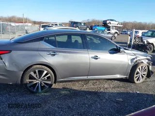 2019 Nissan Altima 2.5 Platinum with VIN 1N4BL4FW1KC174475, listed as a IAAI auction lot 41231692 with 93,048 mi miles. Bid and sale history available at carsss.com. Image 14.