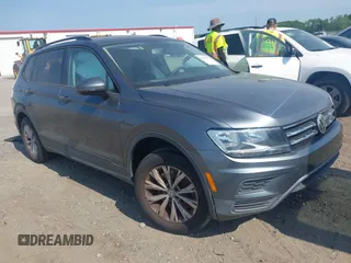 2019 Volkswagen Tiguan S z VIN 3VV1B7AX4KM085980, wystawiony jako IAAI lot #42156717 z przebiegiem 103 104 mil mil oraz . Historia ofert i sprzedaży dostępna na DreamBid. Obrazek 1.
