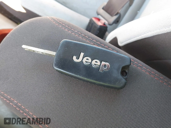 2015 Jeep Renegade Latitude with VIN ZACCJBBT0FPB67030, listed as a IAAI auction lot 41866195 with 120,618 mi miles. Bid and sale history available at carsss.com. Image 11.