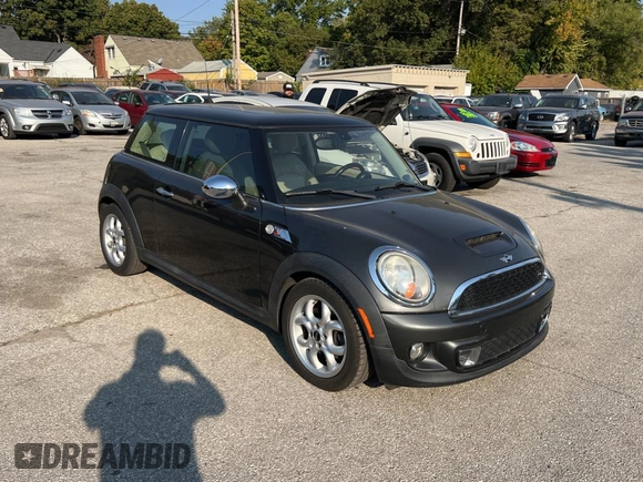 2011 MINI Hardtop S with VIN WMWSV3C57BTY11344, listed as a Copart auction lot 75827444 with 81,874 mi miles and Clean Title. Bid and sale history available at DreamBid. Image 1.