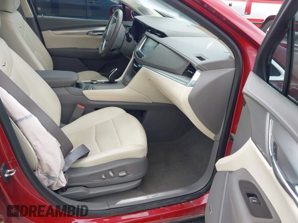 2020 Cadillac XT5 Premium Luxury FWD z VIN 1GYKNCRS8LZ228516, wystawiony jako IAAI lot #42409513 z przebiegiem 54 765 mil mil oraz . Historia ofert i sprzedaży dostępna na DreamBid. Obrazek 5.