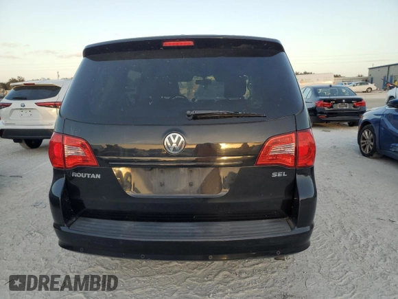 2013 Volkswagen Routan z VIN 2C4RVADG8DR725749, wystawiony jako Copart lot #77624324 z przebiegiem 156 557 mil mil oraz Czysty tytuł • Clean title. Historia ofert i sprzedaży dostępna na DreamBid. Obrazek 6.
