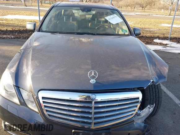 2010 Mercedes-Benz E-Class E 550 Luxury with VIN WDDHF9AB4AA207739, listed as a IAAI auction lot 41343070 with 71,390 mi miles. Bid and sale history available at carsss.com. Image 12.