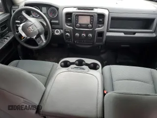 2018 Ram 1500 Tradesman z VIN 1C6RR7FMXJS228777, wystawiony jako Copart lot #81035814 z przebiegiem 175 231 mil mil oraz Szkoda całkowita • Salvage title. Historia ofert i sprzedaży dostępna na DreamBid. Obrazek 8.