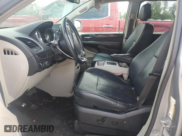 2016 Chrysler Town & Country Touring with VIN 2C4RC1BG4GR282061, listed as a Copart auction lot 68726324 with 139,247 mi miles and Clean Title. Bid and sale history available at DreamBid. Image 7.