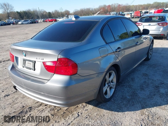2011 BMW 3 Series 328i z VIN WBAPH5G5XBNM75907, wystawiony jako IAAI lot #42002821 z przebiegiem 204 122 mil mil oraz . Historia ofert i sprzedaży dostępna na DreamBid. Obrazek 4.