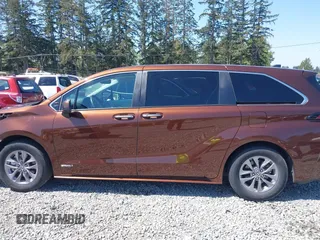 2021 Toyota Sienna XLE with VIN 5TDYSKFC9MS002567, listed as a IAAI auction lot 42162619 with 47,793 mi miles and . Bid and sale history available at DreamBid. Image 15.