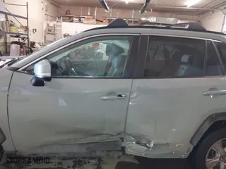 2022 Toyota RAV4 Hybrid XLE with VIN 2T3RWRFV1NW133432, listed as a IAAI auction lot 41561305 with 35,042 mi miles. Bid and sale history available at carsss.com. Image 6.