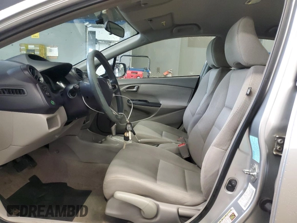 2010 Honda Insight LX z VIN JHMZE2H5XAS018546, wystawiony jako Copart lot #61411545 z przebiegiem 55 814 mil mil oraz Czysty tytuł • Clean title. Historia ofert i sprzedaży dostępna na DreamBid. Obrazek 7.