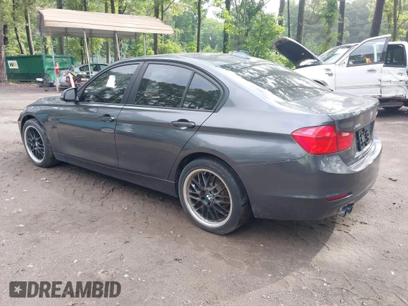 2013 BMW 3 Series 328i xDrive z VIN WBA3B5C55DF590501, wystawiony jako IAAI lot #42743471 z przebiegiem 72 388 mil mil oraz . Historia ofert i sprzedaży dostępna na DreamBid. Obrazek 3.