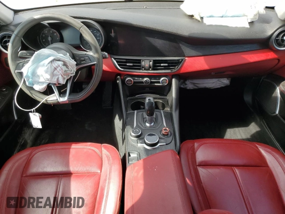 2018 Alfa Romeo Giulia z VIN ZARFAEBN6J7597943, wystawiony jako Copart lot #88288745 z przebiegiem 105 551 mil mil oraz Szkoda całkowita • Salvage title. Historia ofert i sprzedaży dostępna na DreamBid. Obrazek 8.
