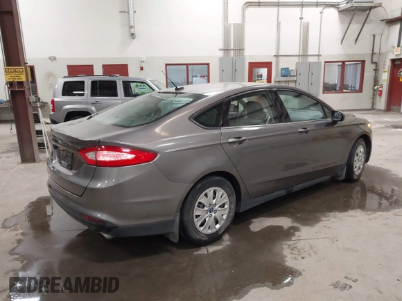 2013 Ford Fusion S with VIN 3FA6P0G7XDR215423, listed as a IAAI auction lot 42019599 with 134,433 mi miles. Bid and sale history available at carsss.com. Image 4.