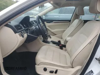 2017 Volkswagen Passat SE z VIN 1VWBT7A34HC039974, wystawiony jako Copart lot #56467785 z przebiegiem 104 996 mil mil oraz Szkoda całkowita • Salvage title. Historia ofert i sprzedaży dostępna na DreamBid. Obrazek 7.